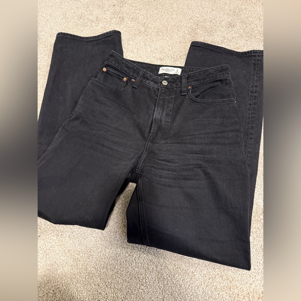 A&F Curve Love High Rise 90s Relaxed Jean size 4 / 27